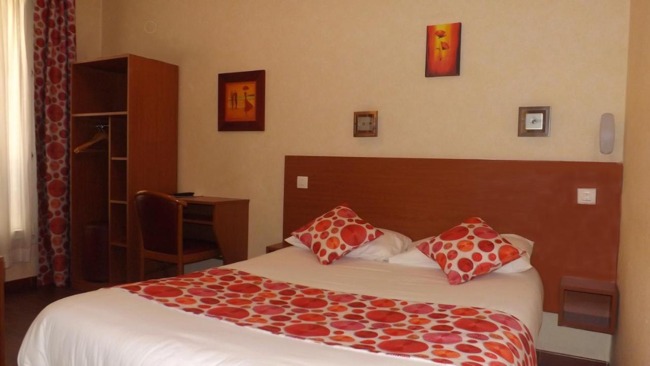 Hotel De La Place Des Alpes Париж Екстериор снимка