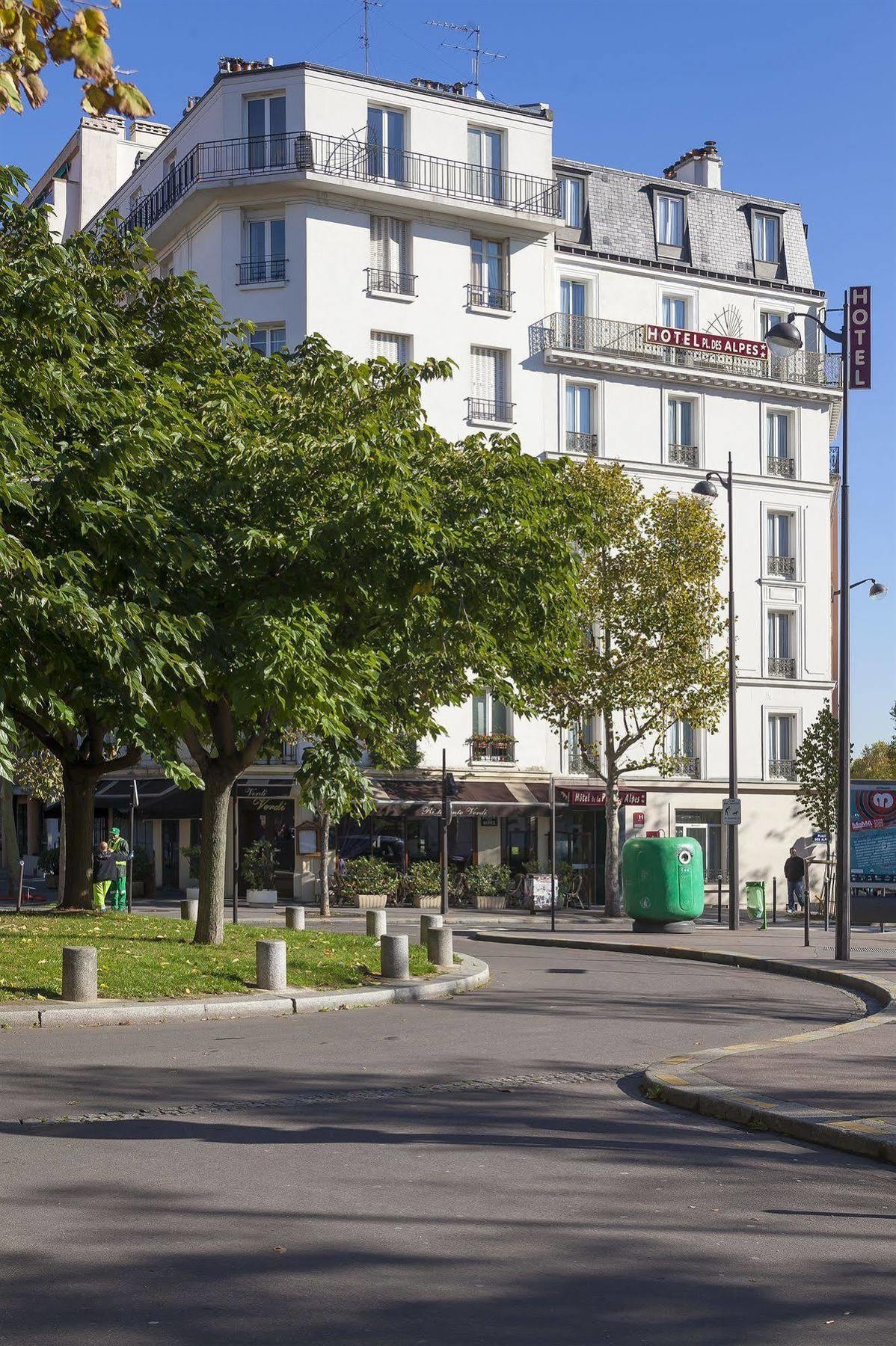 Hotel De La Place Des Alpes Париж Екстериор снимка