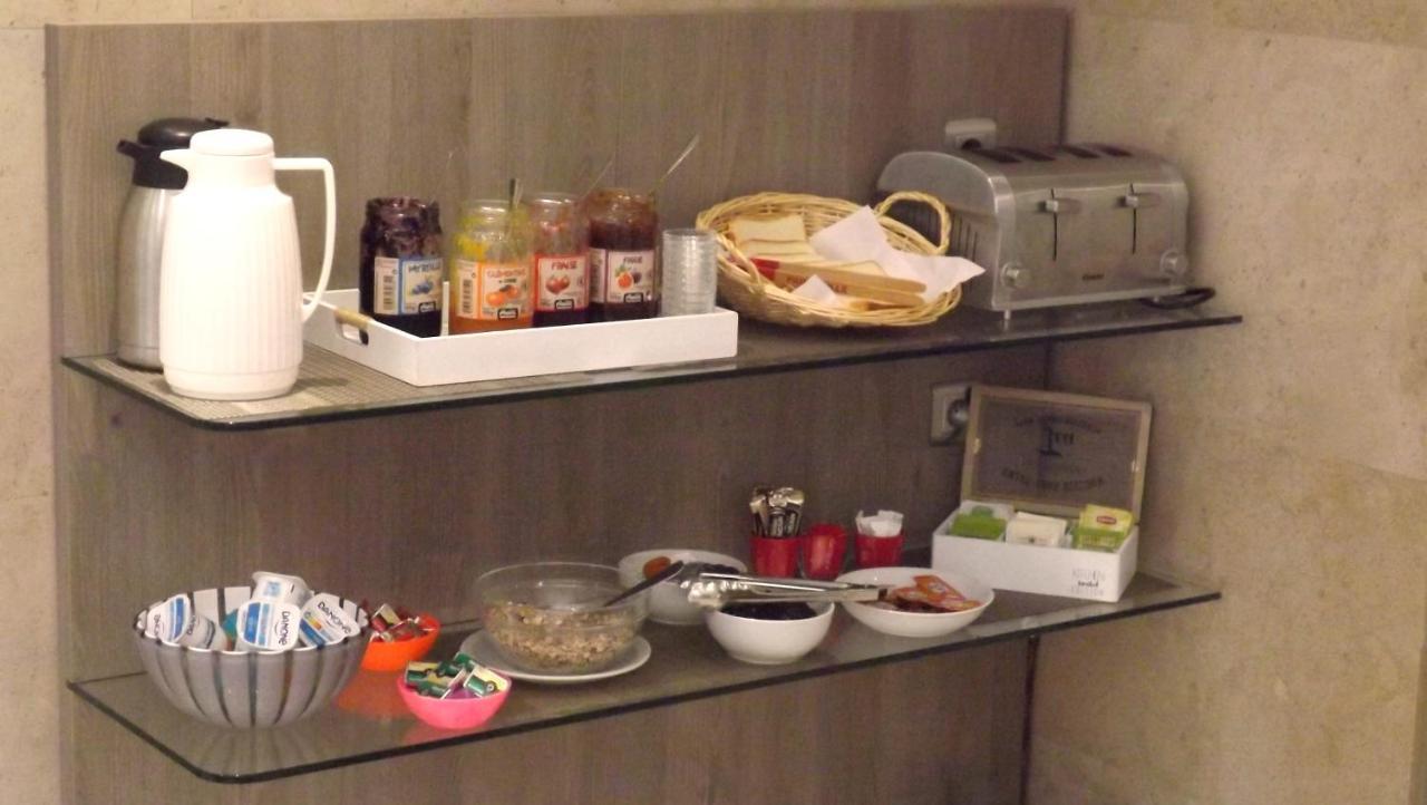 Hotel De La Place Des Alpes Париж Екстериор снимка